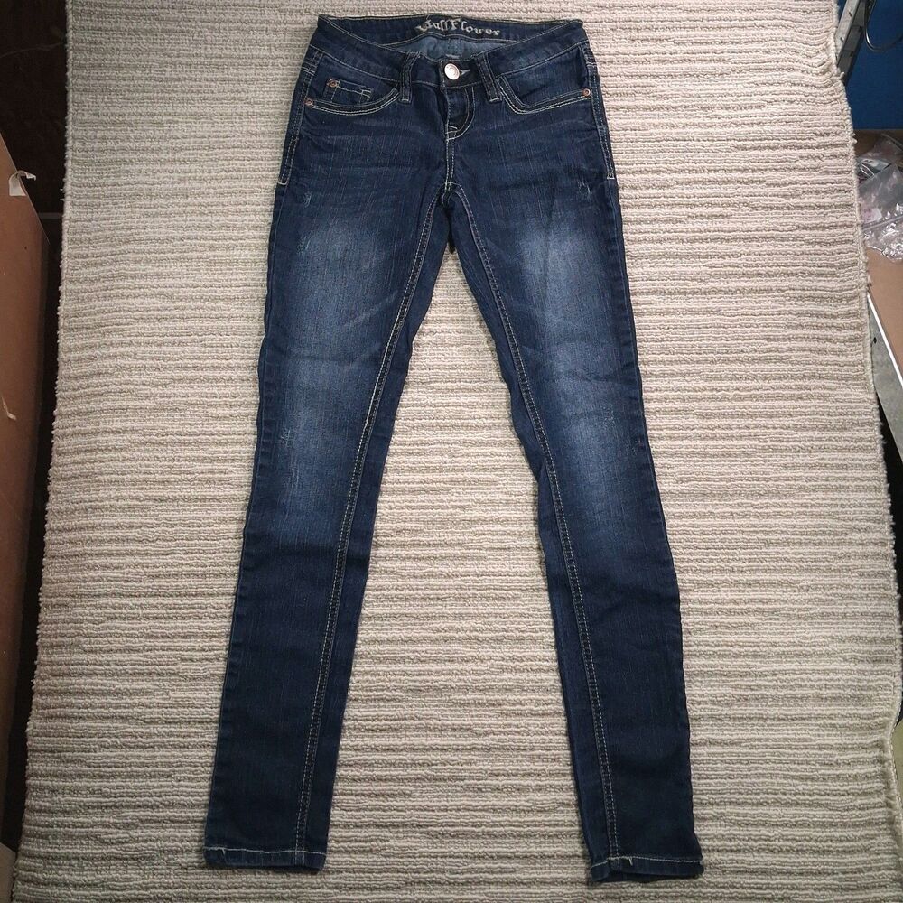 wallflower womens size 0 dark wash embellished embroidered pocket skinny jeans